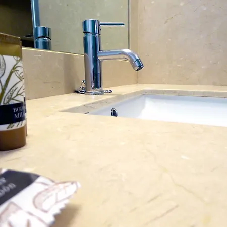 Laurel Apartment