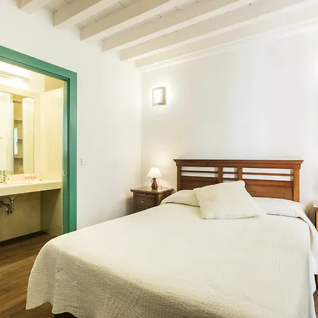 Laurel Apartment *